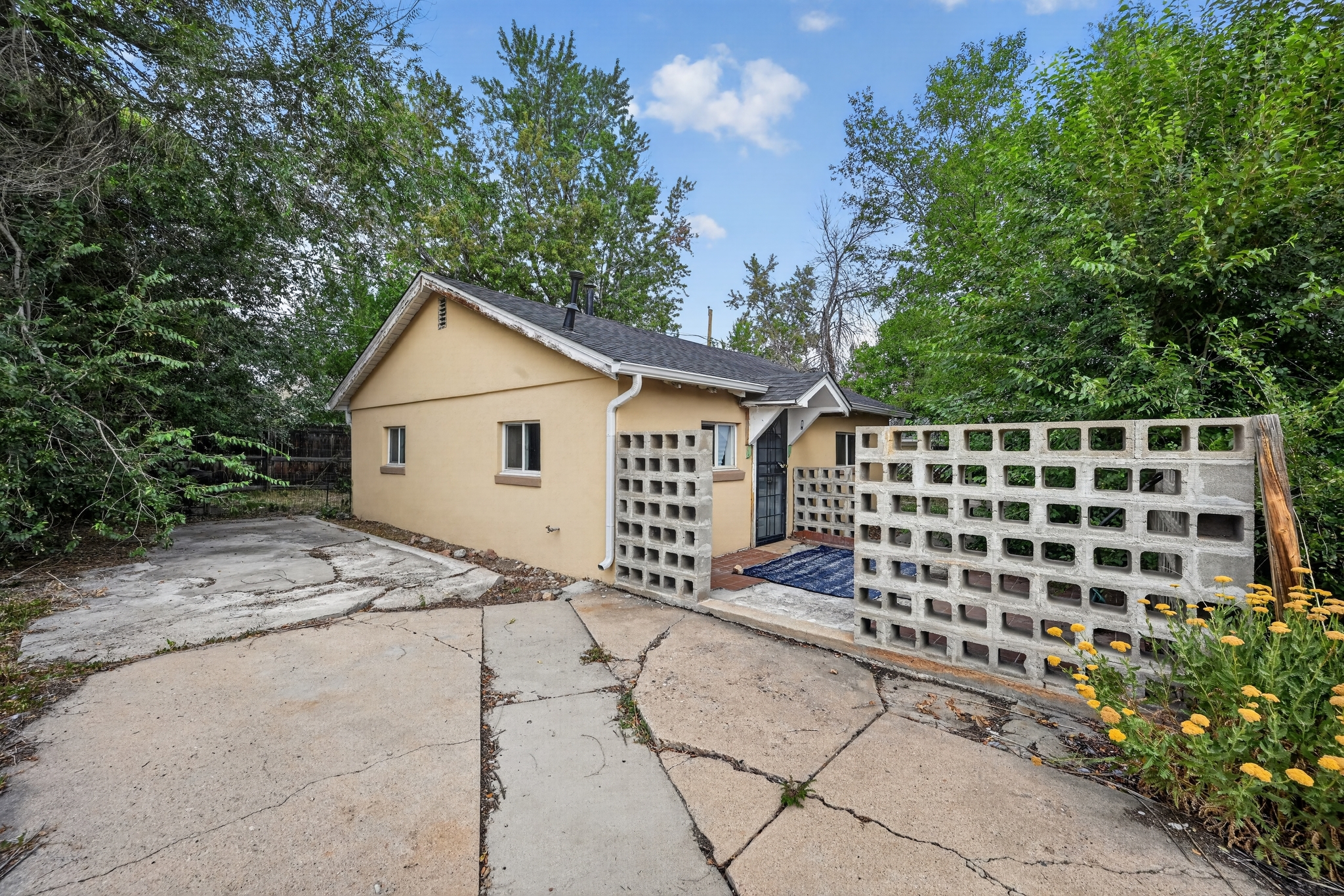 225 South Holland Street
